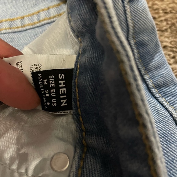 Medium shein jean shorts - Picture 2 of 2